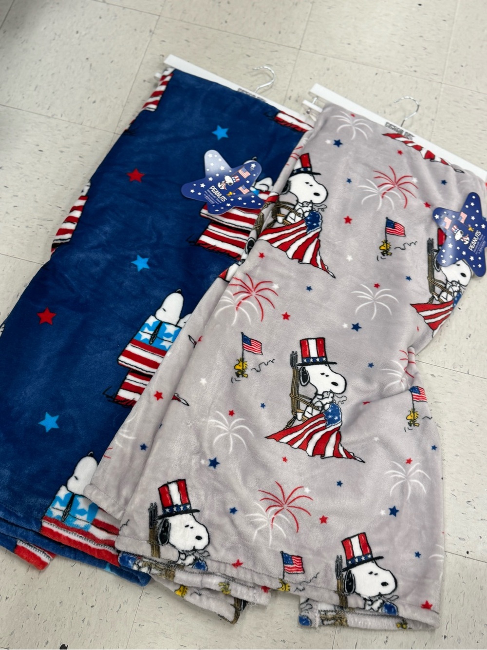 2 Peanuts Patriotic Snoopy Fleece Throw Blanket - Red, White & Blue - Picture 4 of 4